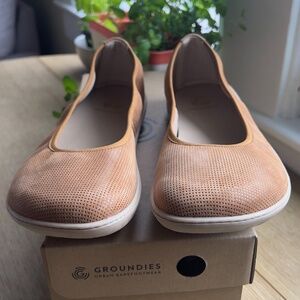 GROUNDIES® Lily, Size 8US/39EU Barefoot+ Woman, Cognac